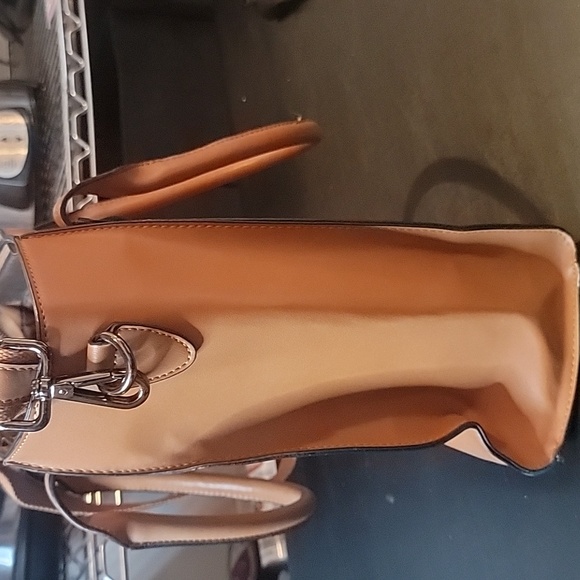 Tote barely used multiple pockets padded for laptop - Picture 5 of 8